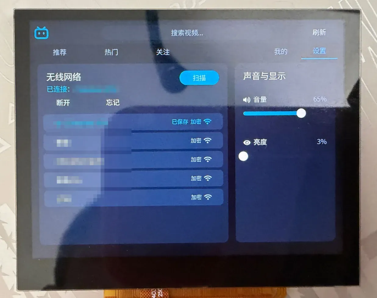 Settings page with the Wi-Fi networks, the volume and the brightness